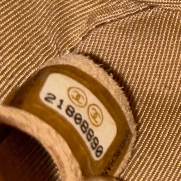 SOLD Authentic Chanel bag - Picture 6 of 16